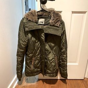 Never worn! Levi’s bomber jacket with hood